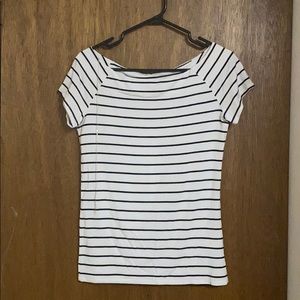 Short sleeve shirt/top.